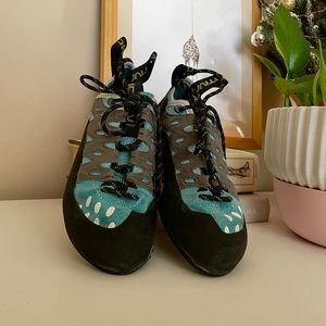 La Sportiva Tararantulace friXion Rock Climbing Shoes EU 38